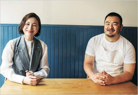 広末涼子と鳥羽周作シェフが雑誌『BARFOUT! バァフアウト!』で対談時の画像