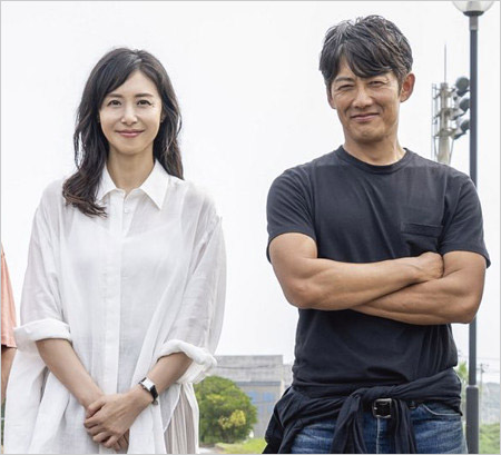 松嶋菜々子&反町隆史『GTOリバイバル』共演時の2ショット画像