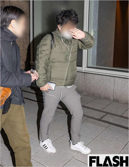 元NHKアナウンサーAが作家デビューで、週刊誌フラッシュが直撃取材時の画像