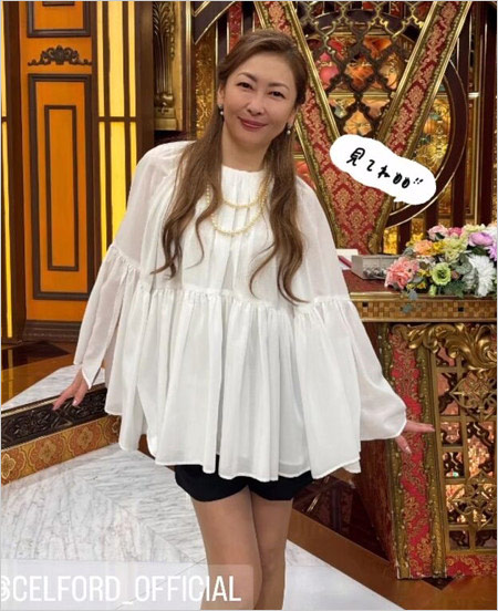 中山美穂が芸能人格付けチェックBASIC出演時の衣装姿