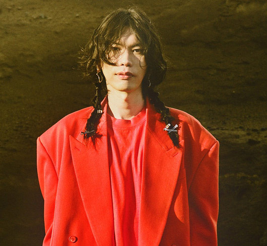 米津玄師が三つ編み顔出し新アーティスト画像