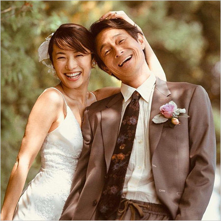 吉田栄作と妻・内山理名の2ショット画像