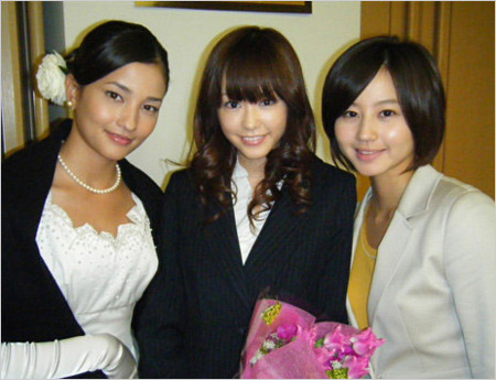 黒木メイサ・桐谷美玲・堀北真希の3ショット画像