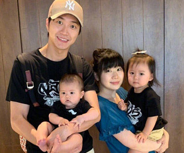 福原愛と元旦那・江宏傑と子供たちの画像