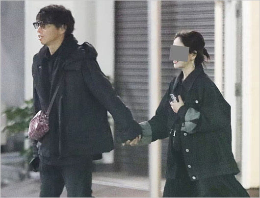 佐藤寿人と不倫相手の手繋ぎ写真