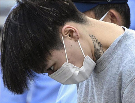 タトゥーを入れた若山耀人容疑者が逮捕後の画像