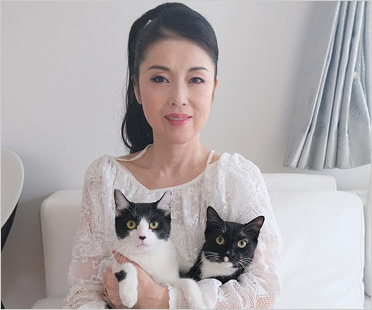 藤あや子と愛猫マル・オレオ