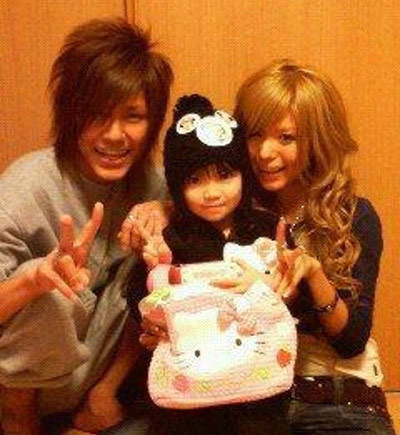 元夫・梅田直樹＆益若つばさと息子りおん顔出し画像