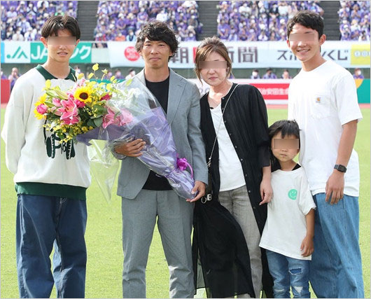 佐藤寿人の家族写真