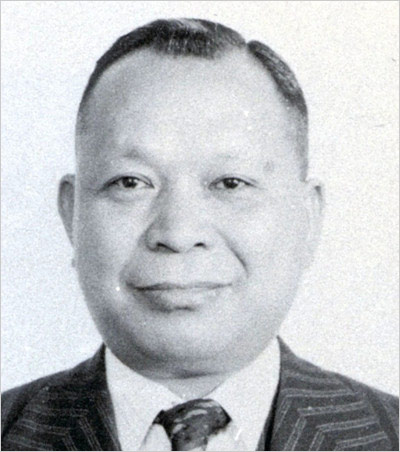 ぱーてぃーちゃん信子の父親で元暴力団組長・信貴久治