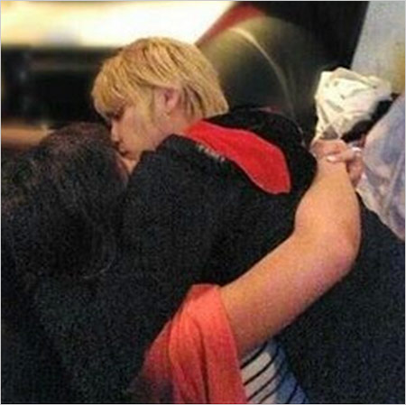 手越祐也と三上悠亜(元SKE48鬼頭桃菜)フライデーの熱烈キス画像