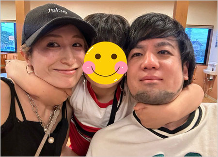 おかもとまりと息子＆再婚相手・与儀大介との家族写真