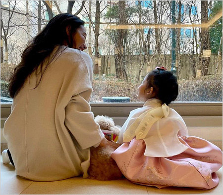 チェ・ジウと子供の2ショット画像