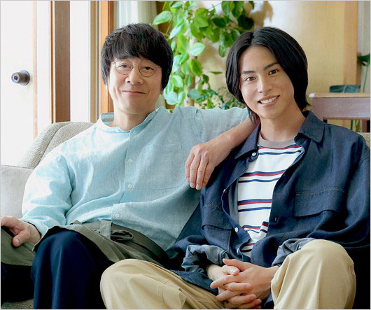 山崎まさよし&酒井大成 実写ドラマ『三ツ矢先生の計画的な餌付け』主演2人の画像