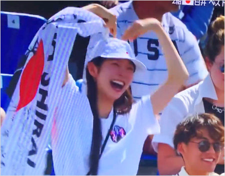 白井空良選手にハートマークを送る彼女？在原みゆ紀