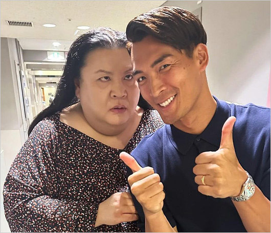 スッピン顔のマツコ・デラックスと槙野智章のインスタグラム2ショット画像