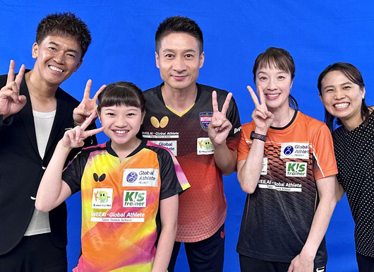 小西海偉と妻・小西杏、長女・小西紅偉