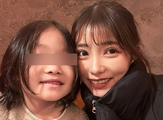 “まやにゃむ”こと長谷川万射さんと子供の画像