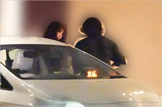 すがちゃん最高No.1が柏木由紀の自宅マンションに入る姿