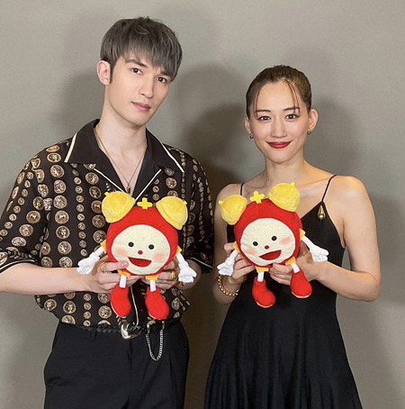 綾瀬はるかとSixTONESジェシーの2ショット画像