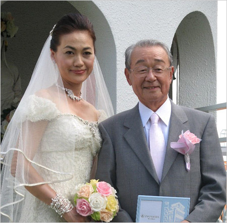 山本文郎と妻・由美子