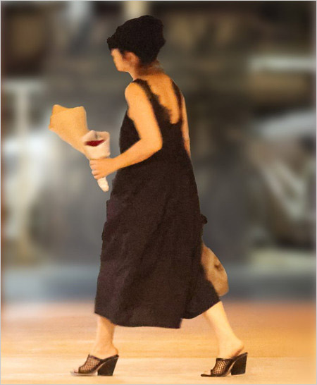 斉藤由貴が不倫相手の医師・T氏の自宅マンションに入っていく姿