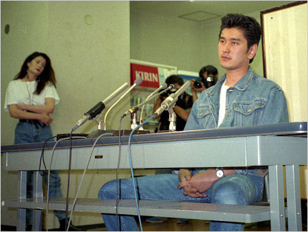 川崎麻世が斉藤由貴と不倫、カイヤの前で謝罪会見時の画像