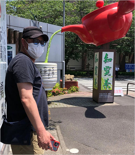 眞鍋政義監督が代表の鹿児島合宿中に不倫相手とデート画像