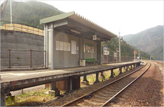 恋山形駅がピンク色になる前の画像