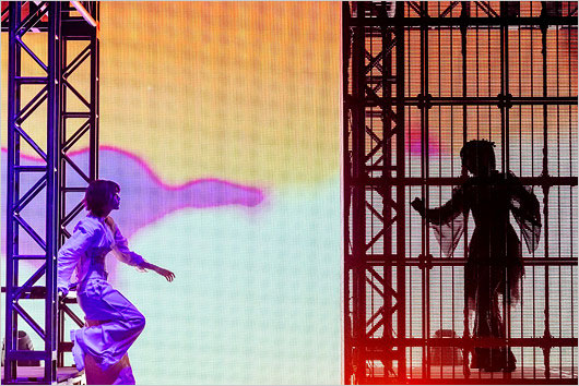 平手友梨奈とAdoコラボ画像