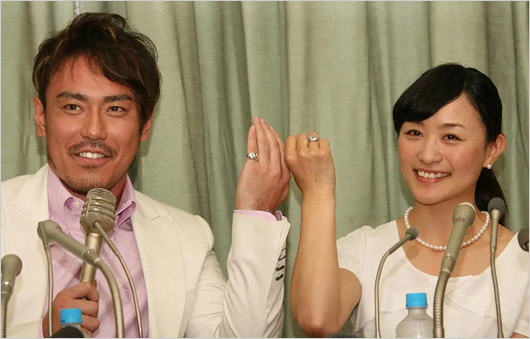 上村愛子と皆川賢太郎の結婚会見画像