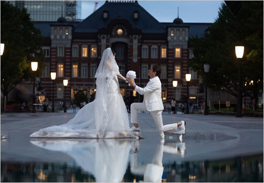 川崎麻世と再婚相手のウェディングフォト