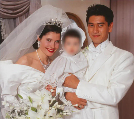 川崎麻世と元妻カイヤが結婚当時の長女ケイト・アンザとの画像