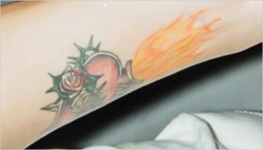 手越祐也の右腕・右手首のタトゥー拡大画像