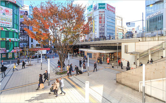 JR新宿駅・東南口前の画像
