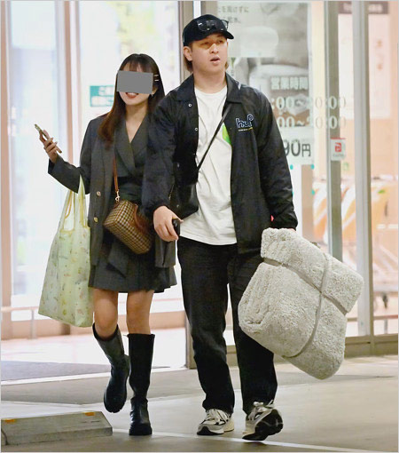 小澤怜史投手と彼女のニトリデート画像