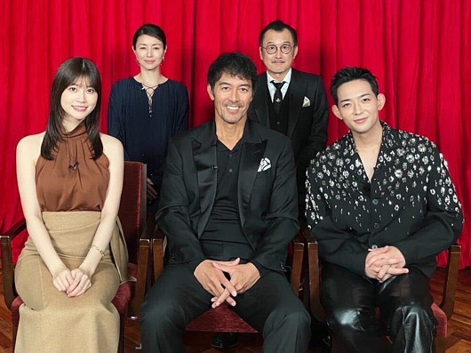 映画『ショウタイムセブン』出演の井川遥・吉田鋼太郎・竜星涼・めるる生見愛瑠・阿部寛