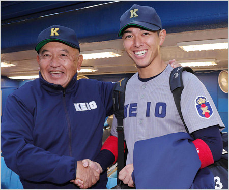 慶応大学野球部の堀井哲也監督と清原正吾(清原和博の息子)