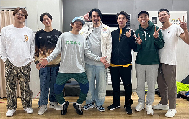 純烈と元メンバーの集合写真