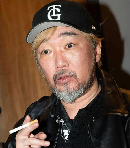 ヒゲを伸ばしたスピードワゴン小沢一敬の近影