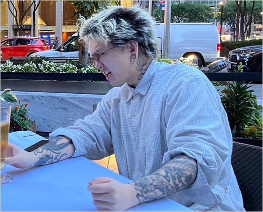 YOASOBI・Ayaseのタトゥー画像