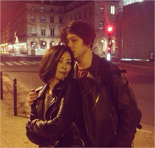 渋谷慶一郎と中山美穂の2ショット画像