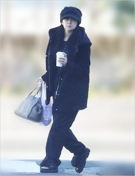 斉藤由貴が元不倫相手T氏の自宅から朝帰り姿