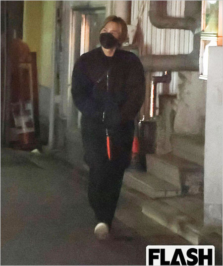 堂本光一が飲み会後に1人で帰宅する姿