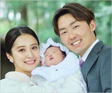 源田壮亮選手と妻・衛藤美彩(元乃木坂46)、子供の画像