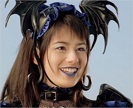 ホラン千秋がロングヘアーで魔法戦隊マジレンジャー・ナイ役を演じた時の画像