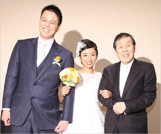 片岡安祐美と小林公太の結婚式、萩本欽一との3ショット画像