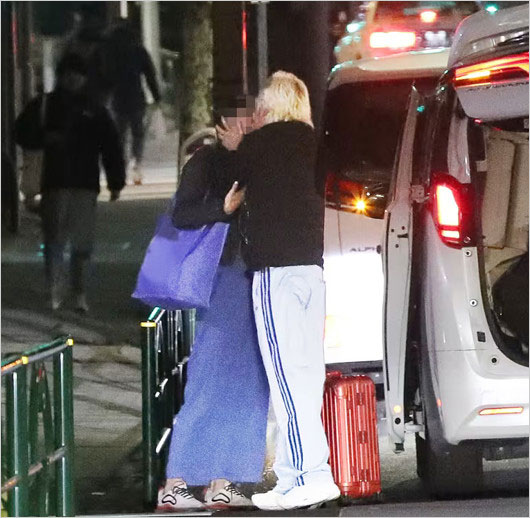 STARTO社長・福田淳と恋人の路上キス画像