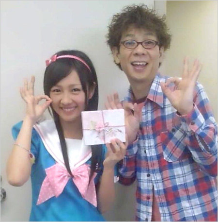 前田希美がおはガール時代のやまちゃん(山寺宏一)との2ショット