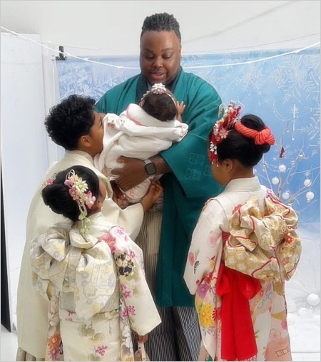 クリス・ハートと第4子と子供たち